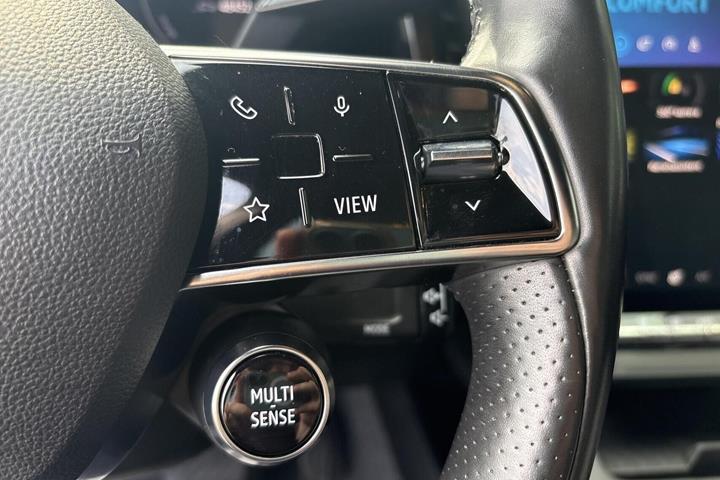 Grå Renault Megane E-Tech fra 2022