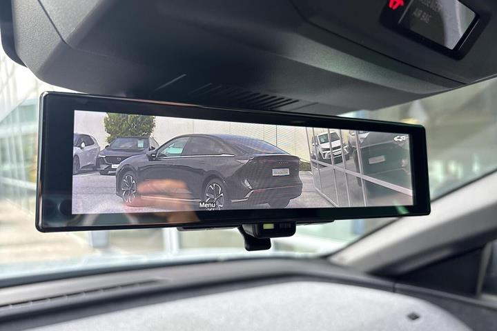 Grå Renault Megane E-Tech fra 2022