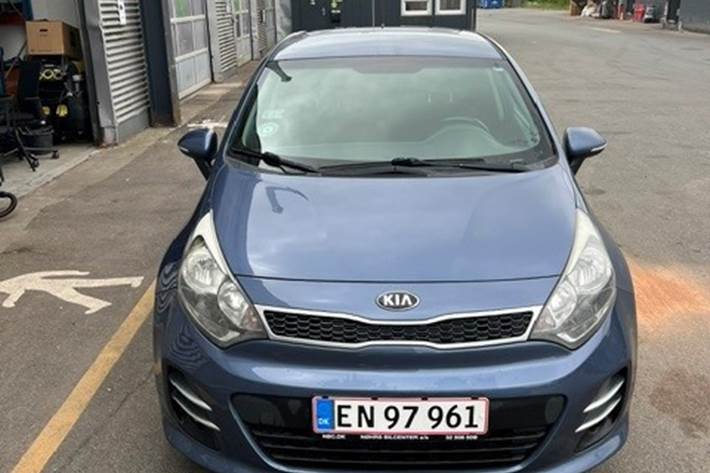 Blå Kia Rio fra 2016