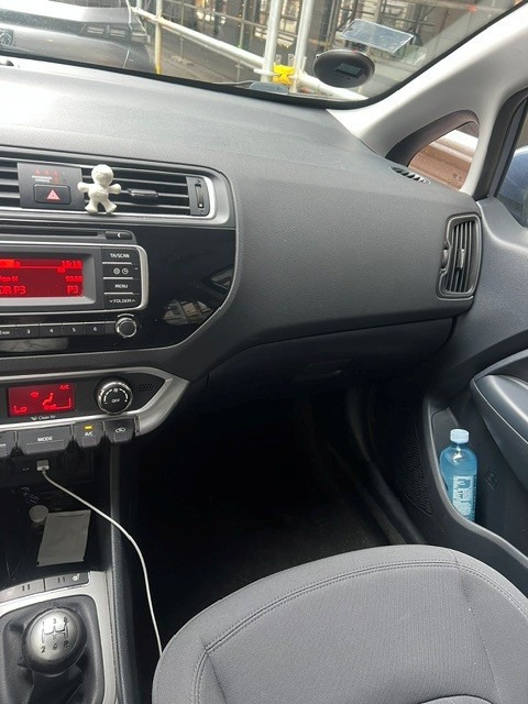 Blå Kia Rio fra 2016