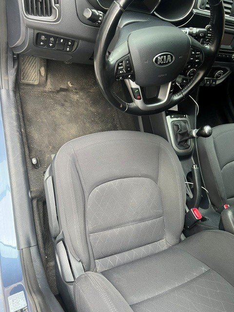 Blå Kia Rio fra 2016