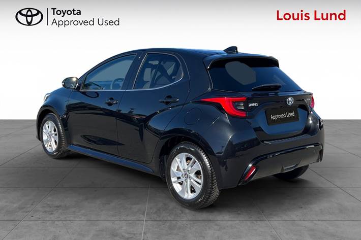 Sort Toyota Yaris Van fra 2024