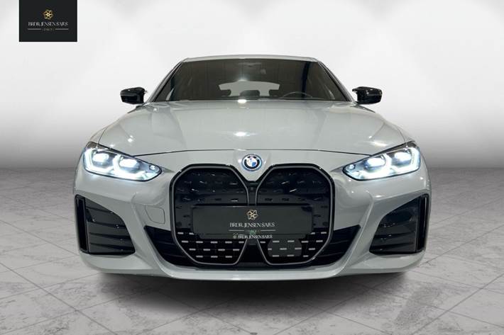 Grå BMW i4 fra 2023