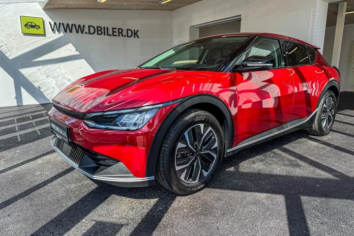 Rød Kia EV6 fra 2023 set udefra