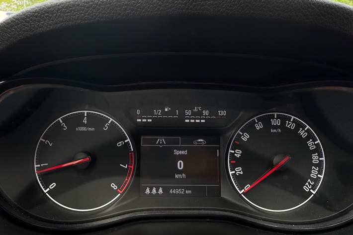 Grå Opel Corsa fra 2016