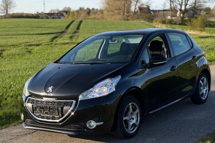 Sort Peugeot 208 fra 2012