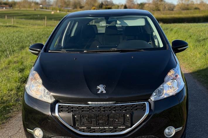 Sort Peugeot 208 fra 2012