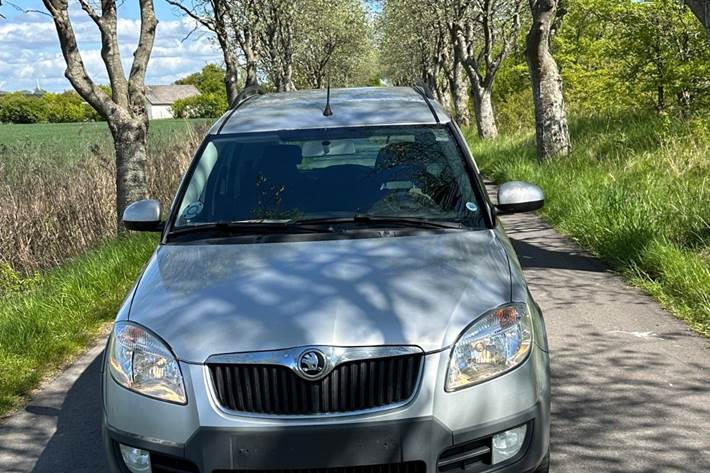 Sølv Skoda Roomster Scout fra 2008