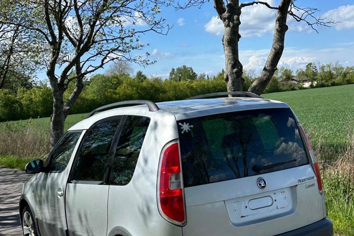 Sølv Skoda Roomster Scout fra 2008