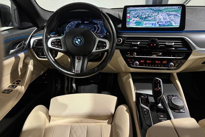 undefined BMW 545e fra 2022 set indefra