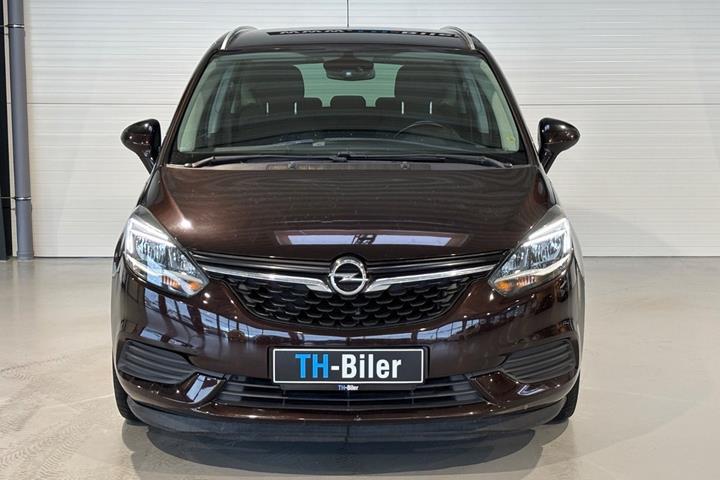 undefined Opel Zafira Tourer fra 2017