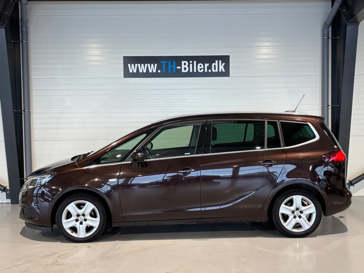 undefined Opel Zafira Tourer fra 2017