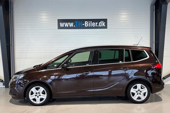 undefined Opel Zafira Tourer fra 2017