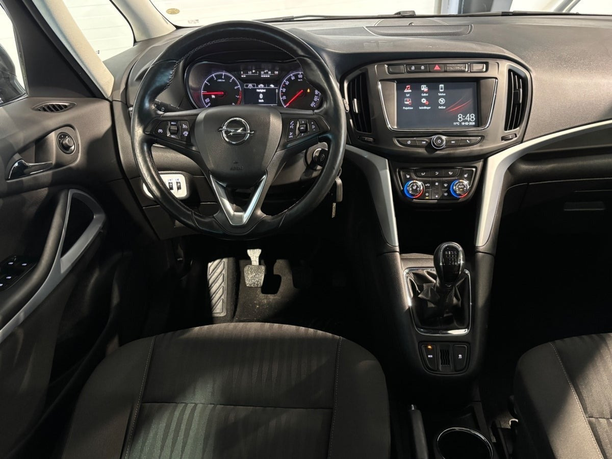 undefined Opel Zafira Tourer fra 2017