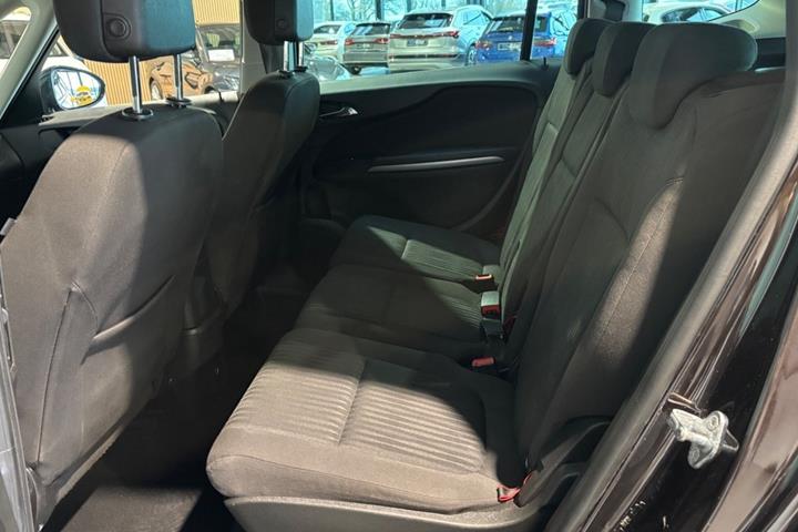 undefined Opel Zafira Tourer fra 2017
