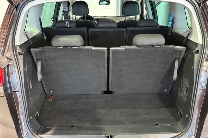 undefined Opel Zafira Tourer fra 2017
