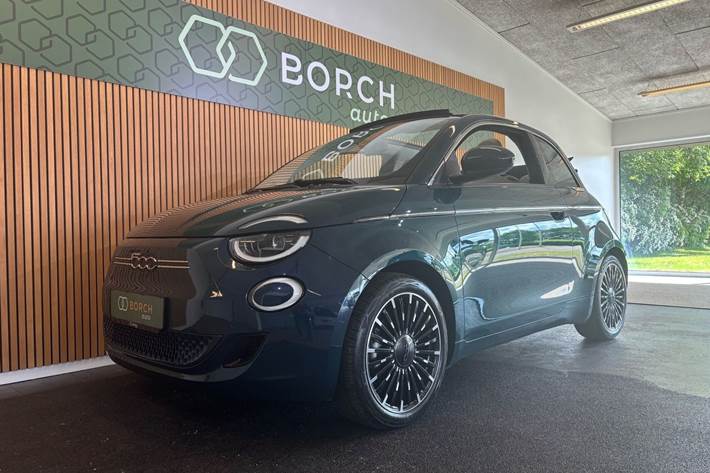 Blå Fiat 500e fra 2021 set udefra
