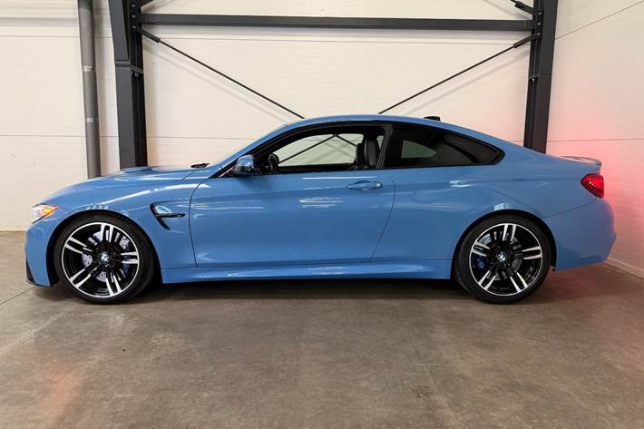 Blå BMW M4 fra 2016