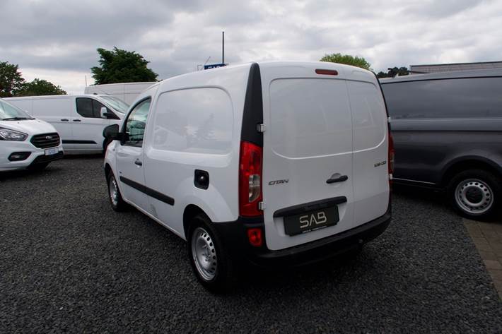 Hvid Mercedes Citan 109 fra 2016