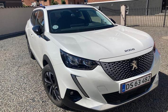Hvid Peugeot e-2008 fra 2022