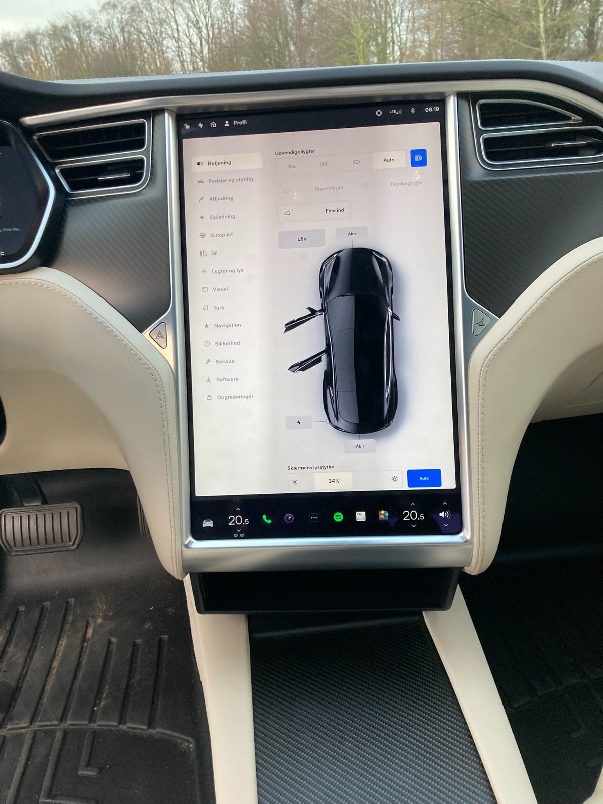 Sort Tesla Model S fra 2018