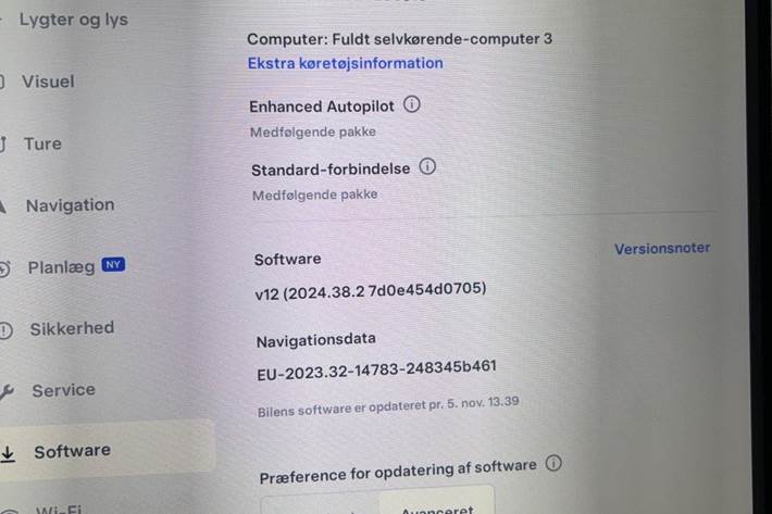 Sort Tesla Model S fra 2018