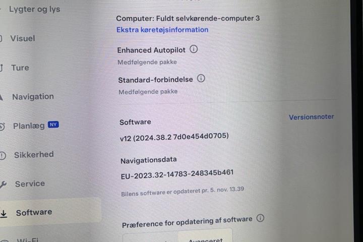 Sort Tesla Model S fra 2018