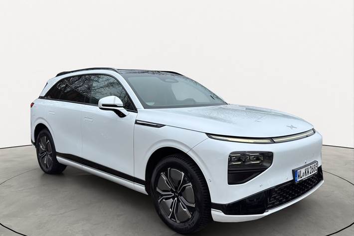 Hvid Xpeng G9 fra 2024
