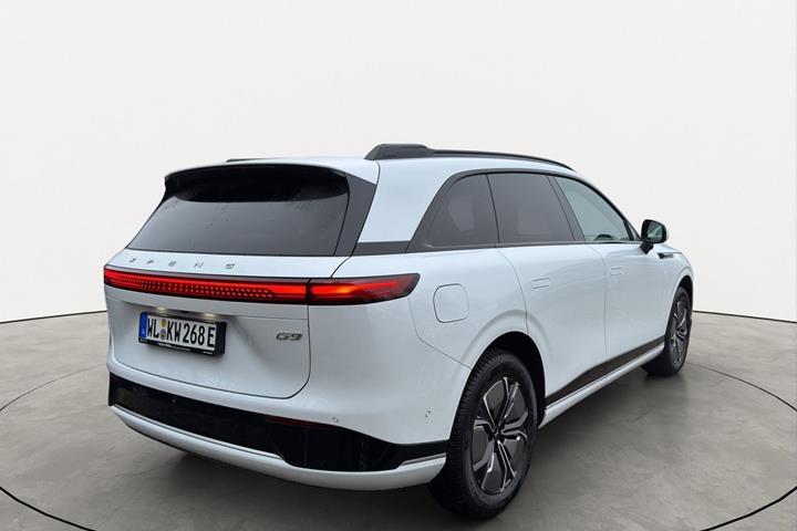 Hvid Xpeng G9 fra 2024