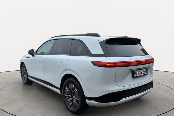Hvid Xpeng G9 fra 2024