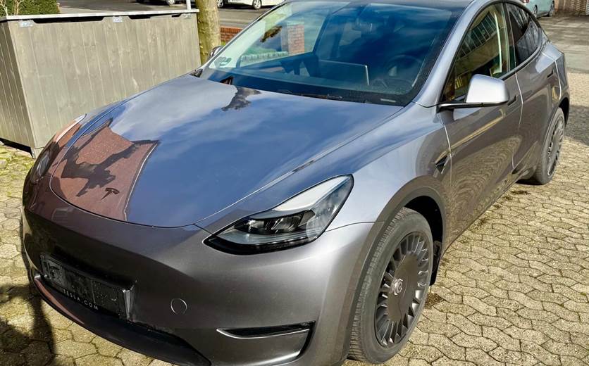Tesla Model Y Long Range AWD