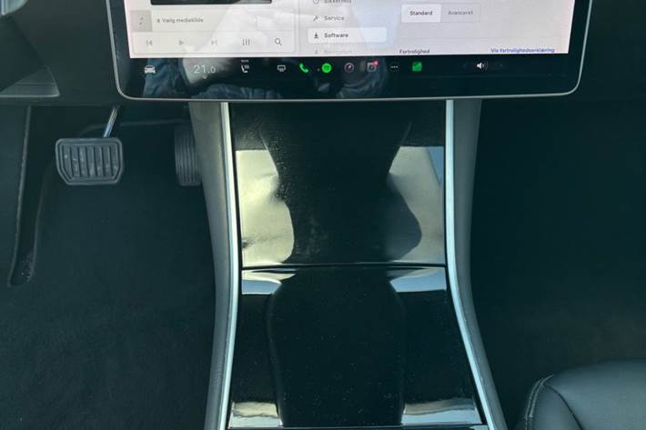 Hvid Tesla Model 3 fra 2019
