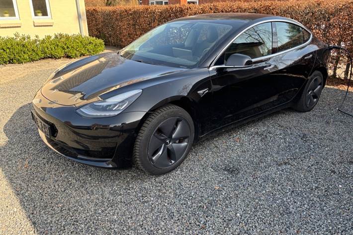 Sort Tesla Model 3 fra 2019