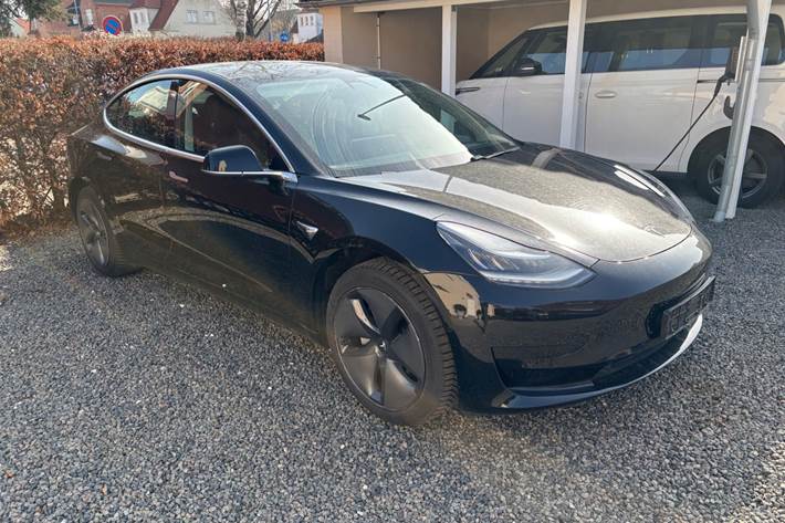 Sort Tesla Model 3 fra 2019