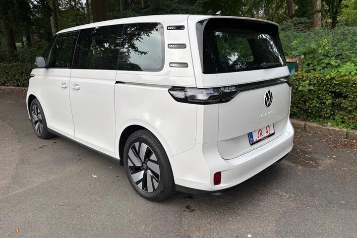 Hvid VW ID.Buzz fra 2023
