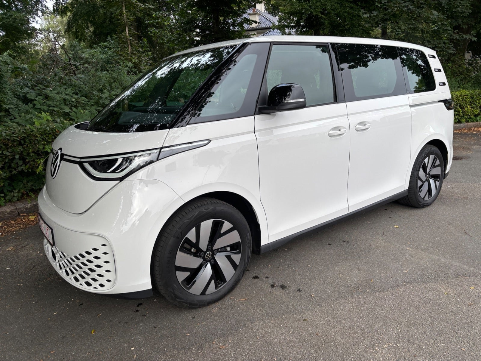 Hvid VW ID.Buzz fra 2023