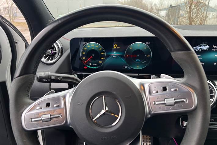 Hvid Mercedes EQA250 fra 2021