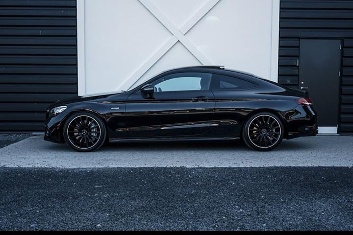 Sort Mercedes C43 fra 2019