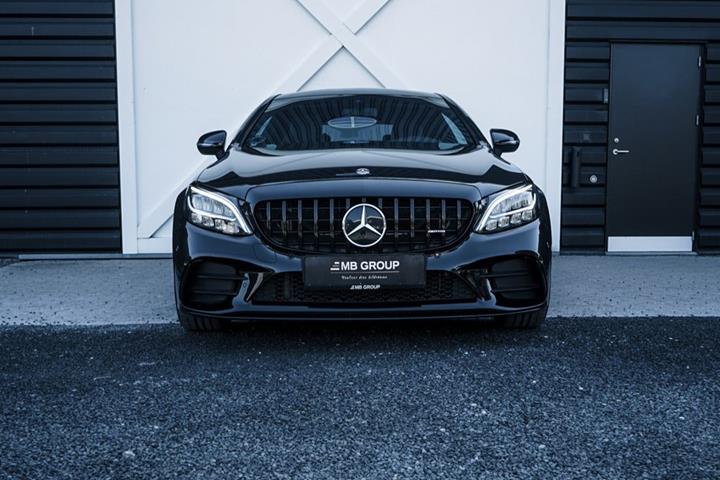 Sort Mercedes C43 fra 2019