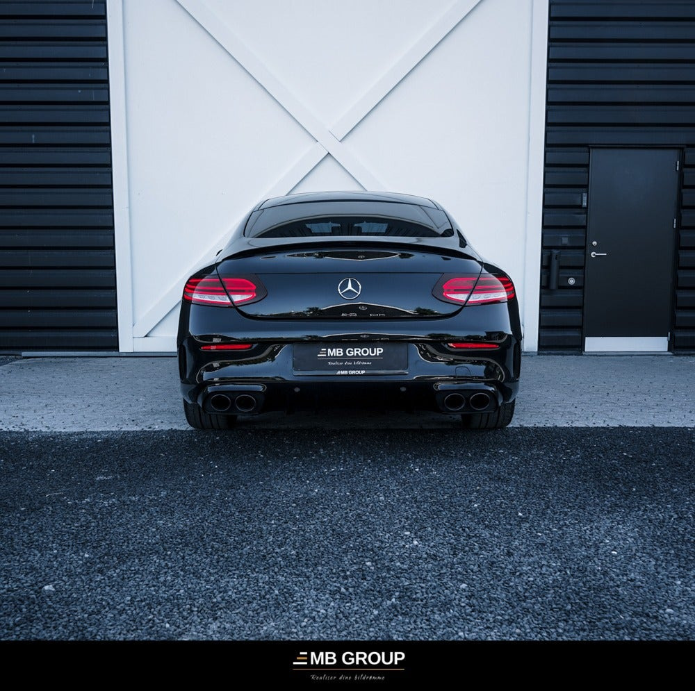 Sort Mercedes C43 fra 2019