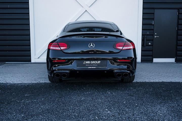 Sort Mercedes C43 fra 2019