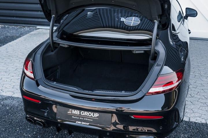 Sort Mercedes C43 fra 2019