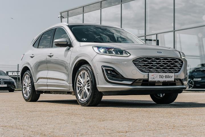 Sølv Ford Kuga fra 2022 set udefra