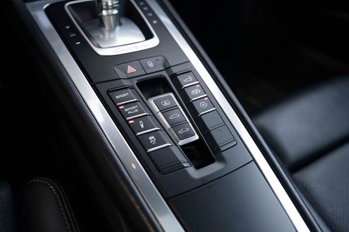 Grå Porsche 911 Carrera 4S fra 2014