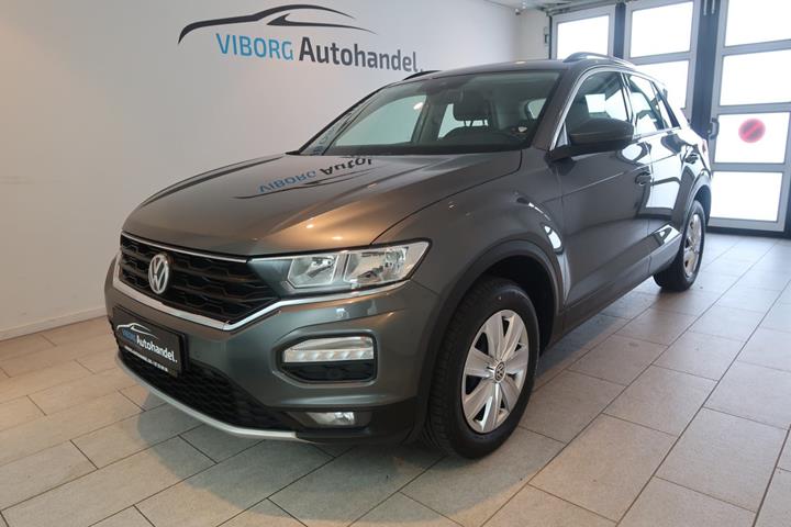 Grå VW T-Roc fra 2018 set udefra