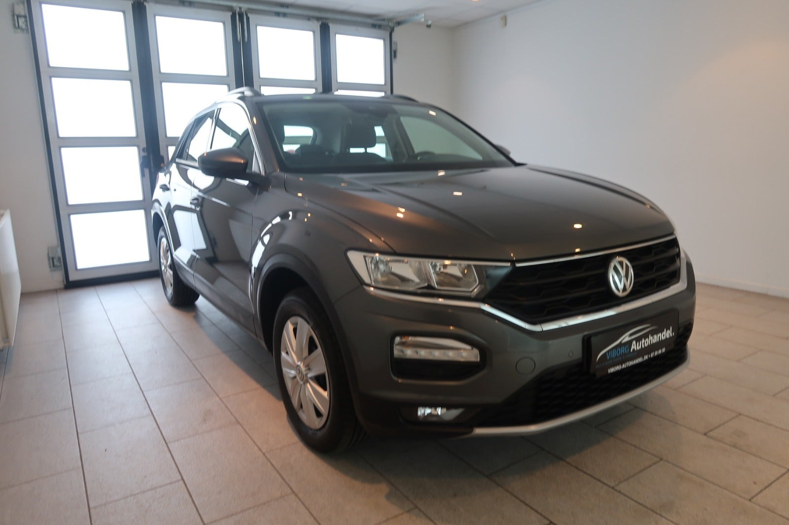 Grå VW T-Roc fra 2018