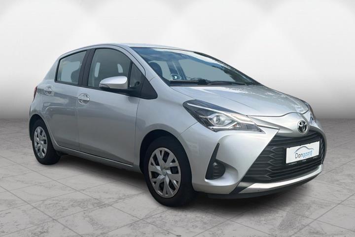 Sølv Toyota Yaris fra 2019