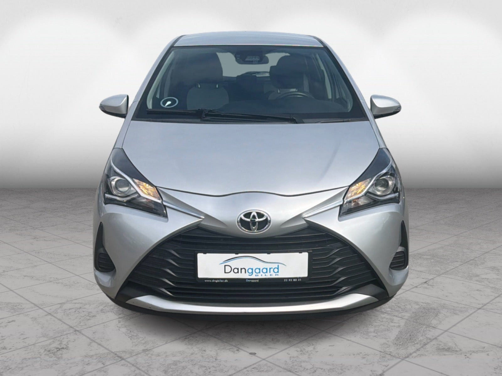 Sølv Toyota Yaris fra 2019