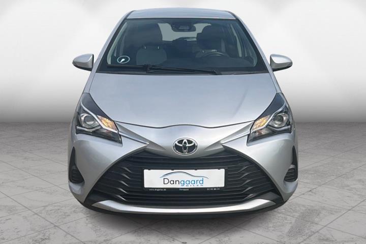 Sølv Toyota Yaris fra 2019