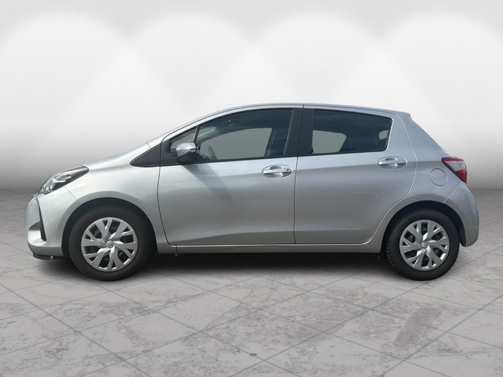 Sølv Toyota Yaris fra 2019